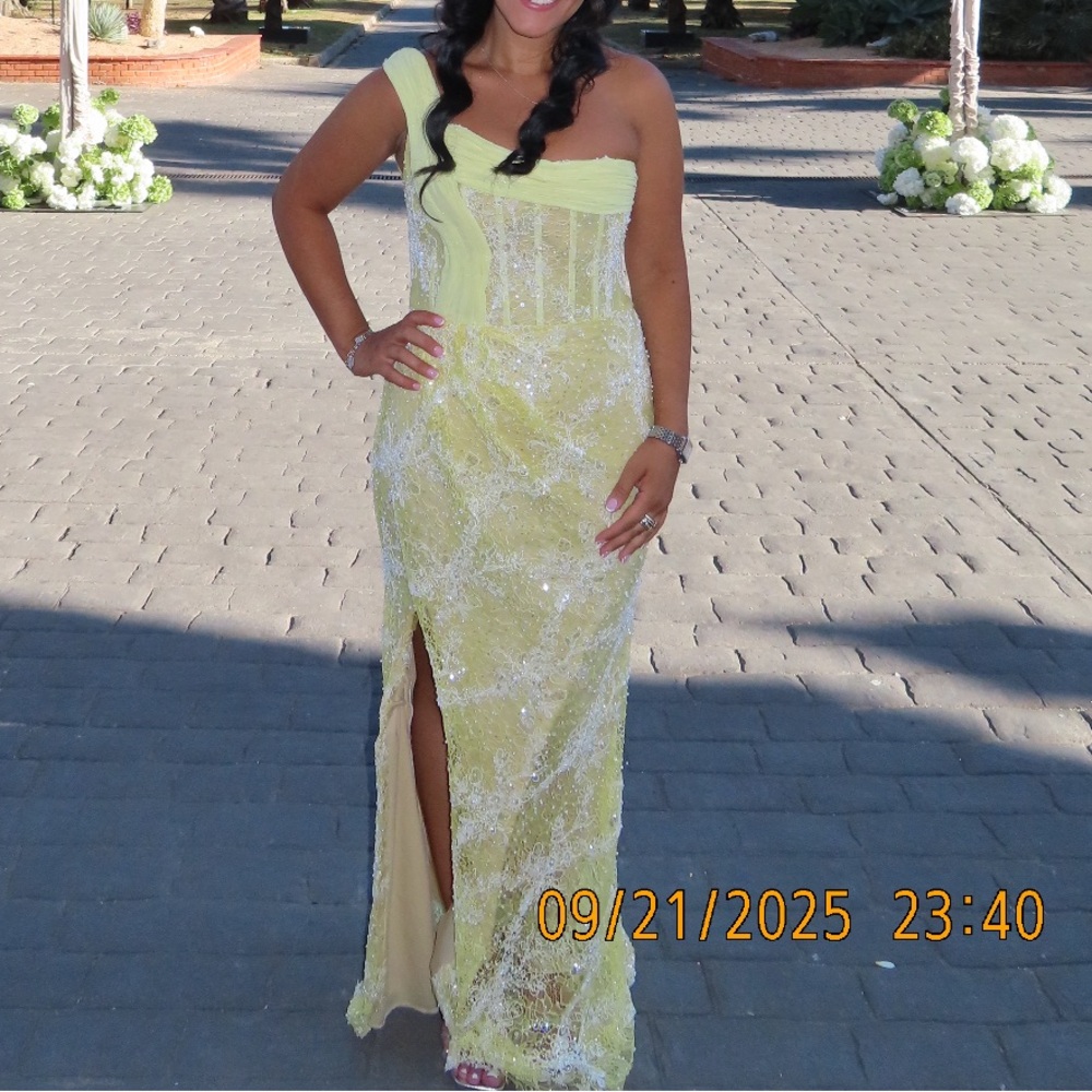 Custom made Elegant Yellow One-Shoulder Gown